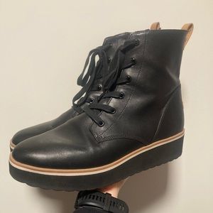 Dr Scholl’s black lace up boots size 10